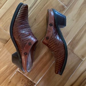 Ariat Mules Style 13397-excellent condition